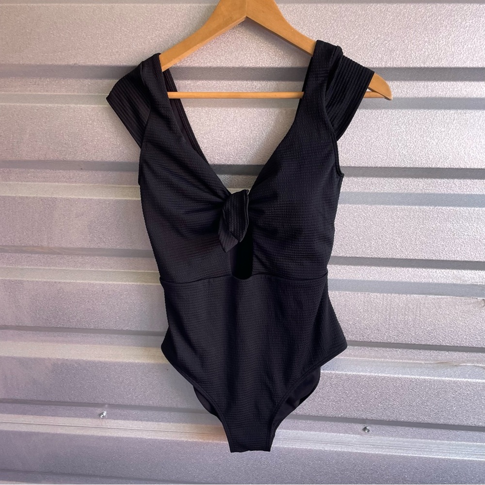 Boden CAP SLEEVE TIE SWIMSUIT BLACK SEERSUCKER TEXTURE